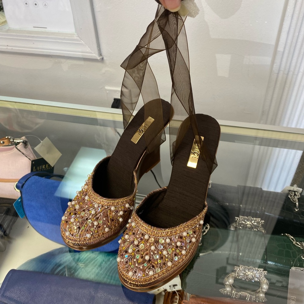 Rou9e Brown Embroidered Wedge